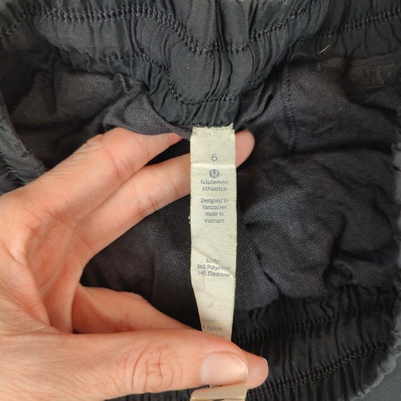 Lululemon Hotty Hot Shorts Womens 6 Black Mesh Trim Running Gym FLAWED - Picture 4 of 8